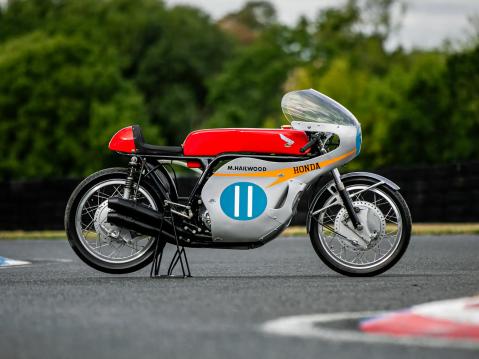 Mike Hailwoodin 1966 MM-Honda RC173. Kuva Iconic Auctioneers.