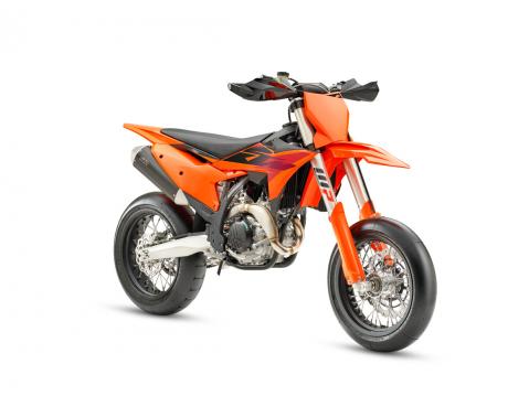 Vuosimallin 2027 KTM 450 SMR supermoto.