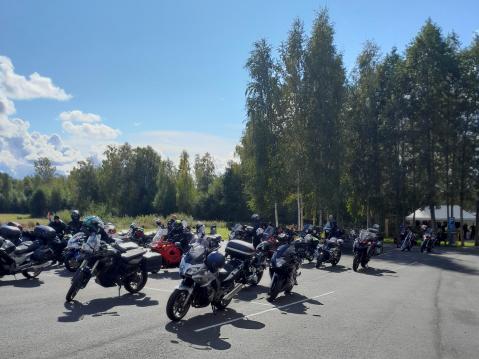 Tästä kesä kääntyy kohti syksyä. Onneksi kerhoillat tuovat lohtua ajokauden päättymiseen