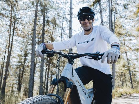 Hondan uusi e-MTB Prototype ja Toni Bou.