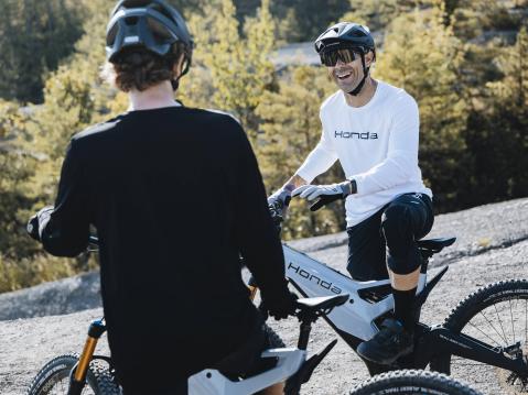 Hondan uusi e-MTB Prototype. Valokuvamallina trialin 40-kertainen maailmanmestari Toni Bou.