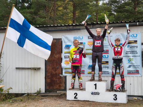 TR1 palkintopallilla. Kuva Sami Jääskeläinen.