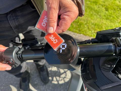Augment 360:n avaimeton käynnistys on toteutettu NFC-lätkällä.
