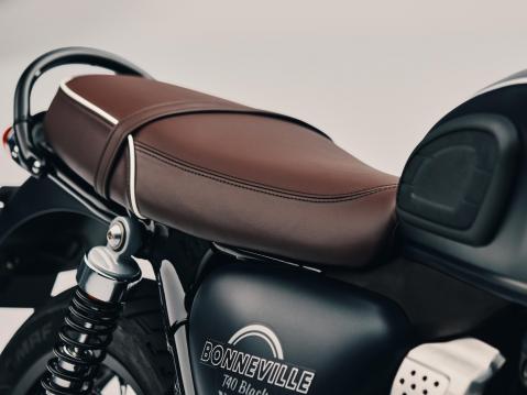 Triumph Bonneville T40 Black.