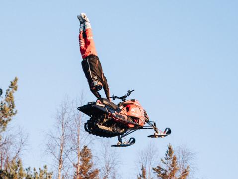 Moottorikelkka Freestyle.