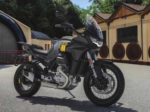 Moto Guzzi Stelvio. 105-vuotisjuhlamalli.