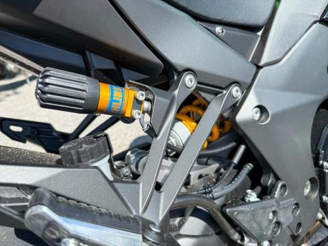Kawasaki Ninja 1100SX SE ja Öhlinsin takaiskunvaimennin.