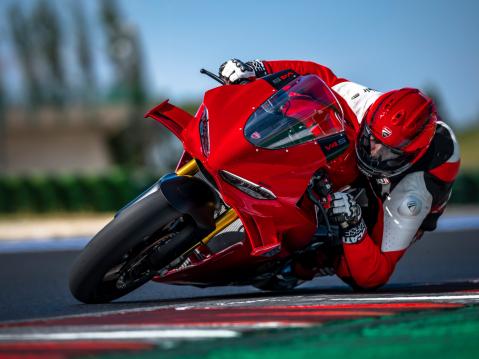 Ducati Panigale V4 S vuosimallia 2027.