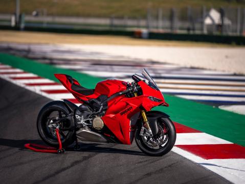 Ducati Panigale V4 S vuosimallia 2027.