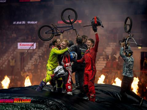 BMX-kuskit show'n jälkeen. Kuva Jonas Öhman.