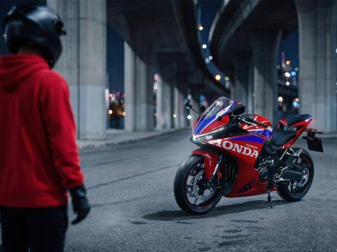 Honda CBR500R Four vuosimallia 2027.