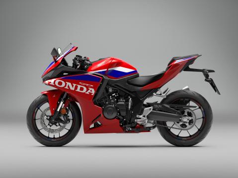 Honda CBR500R Four vuosimallia 2027.