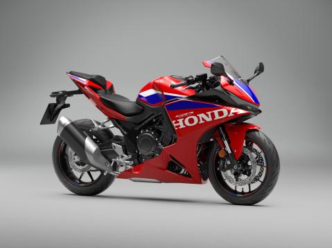 Honda CBR500R Four vuosimallia 2027.