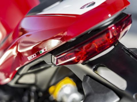 Vuosimalin 2016 Ducati Monster 1200R.