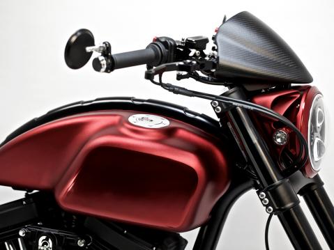 Arch Motorcycles Companyn KRGT-1. Pelkistetty retromoderni kruiseri.