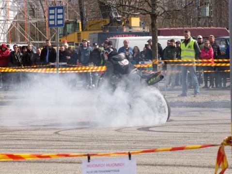 Stunt Freaks Team vauhdissa Kuopion MP-näyttelyssä 2016.