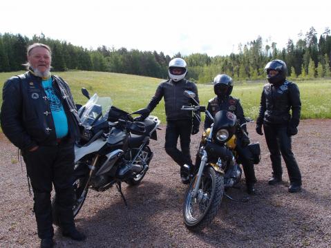 Viimeisten lähtijöiden joukossa olivat Timo Vainiola, Päivi Kohonen, Riitta Kankaanpää sekä Kari  Lahtinen.