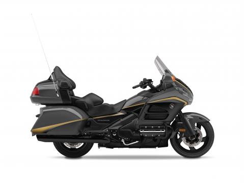 16YM GL1800 Gold Wing. väri SE Two-Tone Heavy Grey Metallic