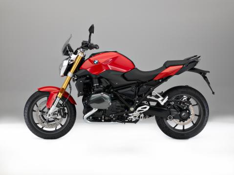 BMW R 1200 R, Racing red, vm 2017.