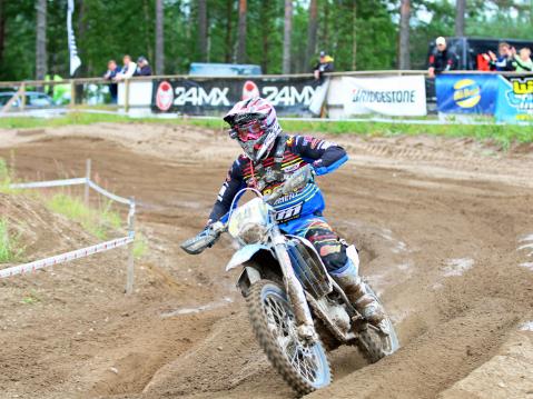 Enduron hallitseva maailmanmestari Eero Remes johtaa 24MX SM Cross Country -sarjaa voitettuaan kaksi osakilpailua. Kuva: Marko Vihriä.