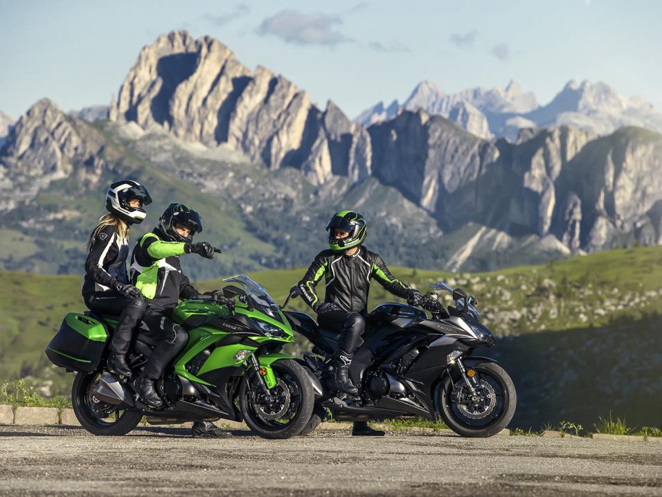 Kawasaki Z1000SX vm 2017 Dolomiiteilla.