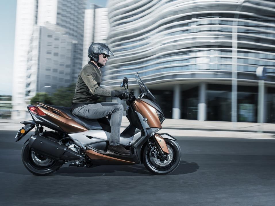 Uusi Yamaha X-Max 300 -skootteri vuosimallia 2017.