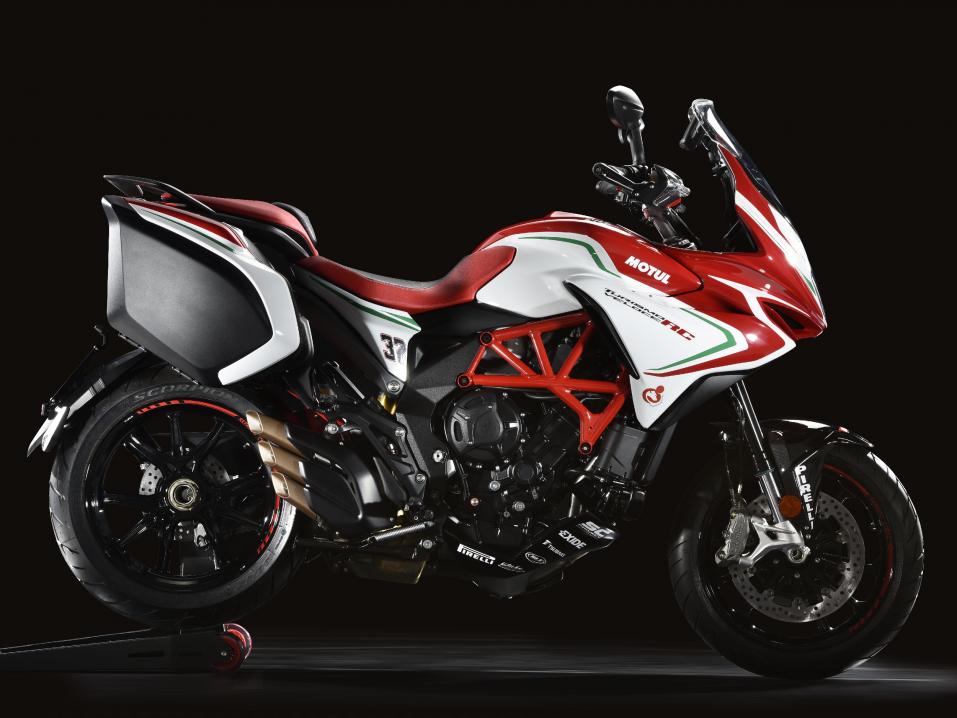 MV Agusta Turismo Veloce RC. Sivulaukut sulautuvat hienosti runkoon.