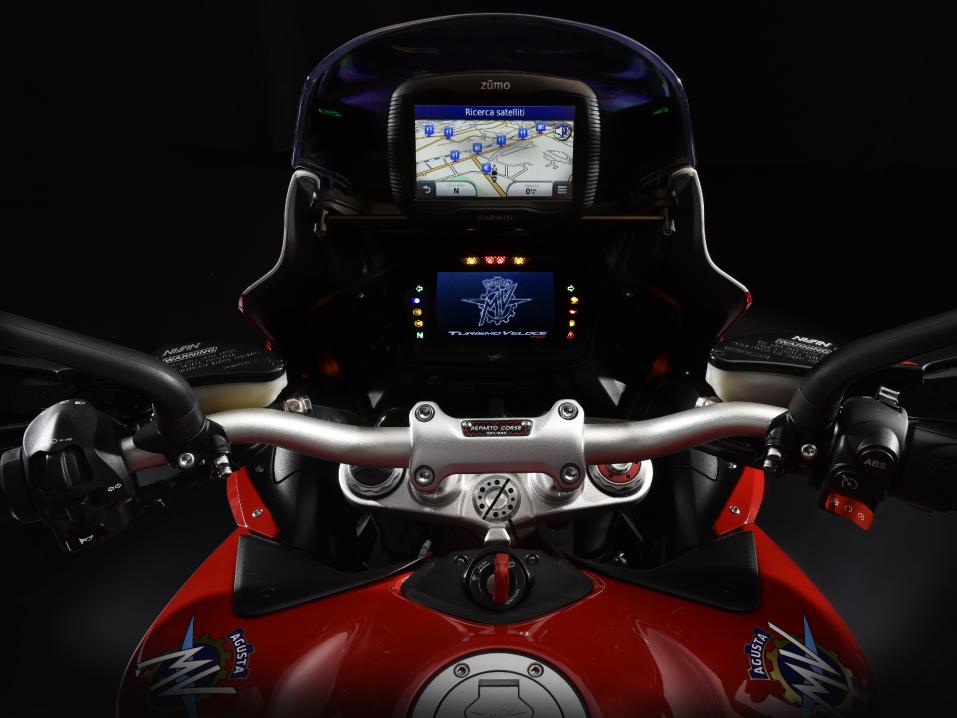 MV Agusta Turismo Veloce RC:n vakiovarustukseen kuuluu Garminin navigaattori.