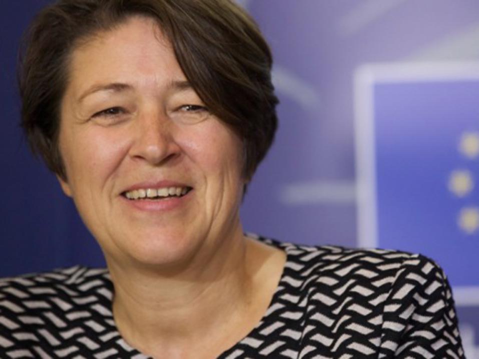 EU:n liikenteestä vastaava komissaari Violeta Bulc.