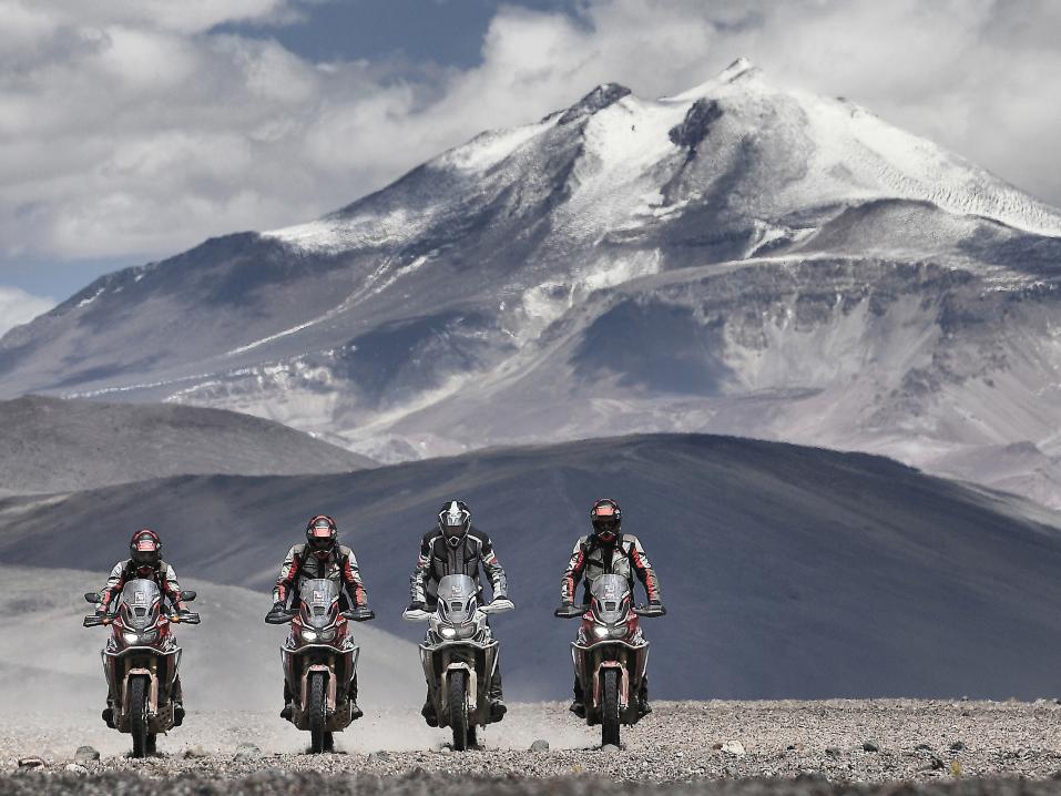 Honda Africa Twinillä uuteen maailmanennätyskorkeuteen.