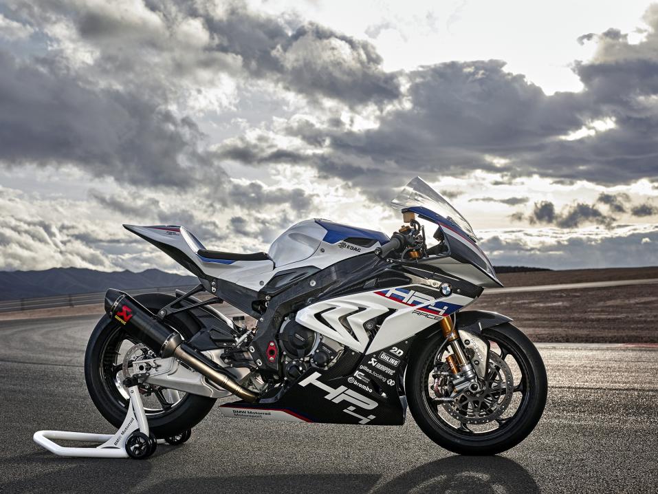 BMW HP 4 Race 2017 rajoitetun erän kisapyörä.