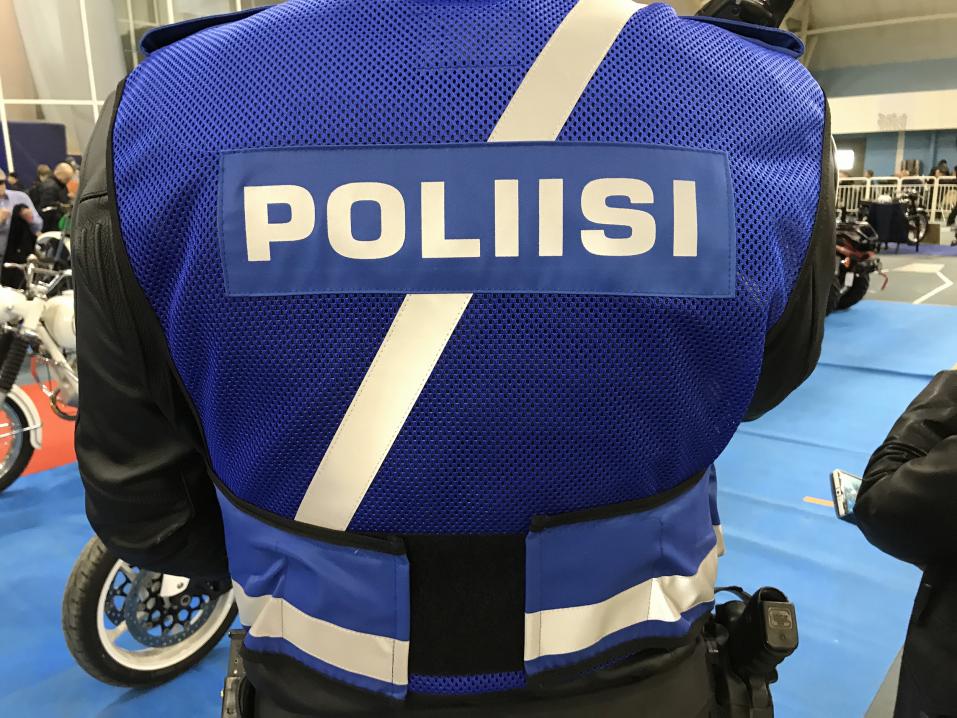 Poliisi.