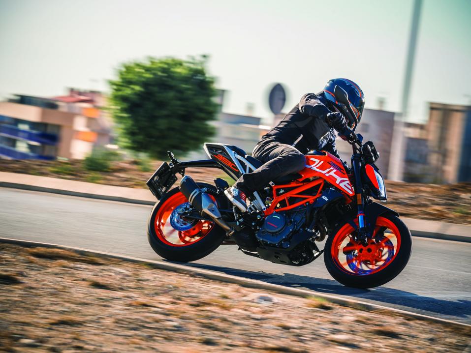 Vuosimallin 2017 KTM 390 Duke.