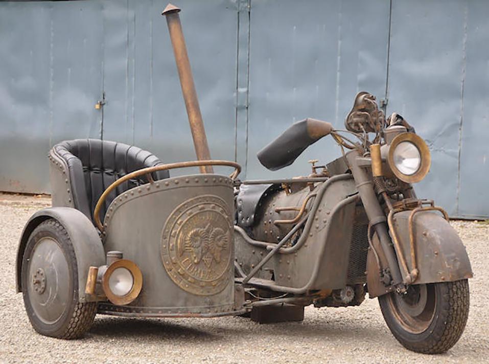 Pecos Billin ihmeelliset seikkailut -elokuvassa käytetty steampunk- ja antiikin roomalaishenkinen Honda Gold Wing.