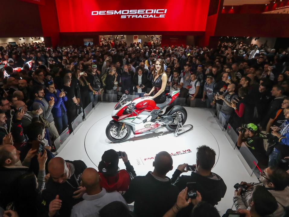 Uusi Ducati Panigale V4 valittiin EICMA 2017 -messujen kauneimmaksi pyöräksi.