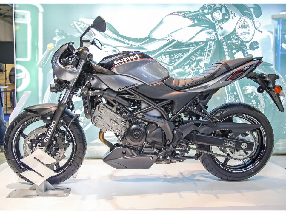 Suzuki SV650X näytillä Milanossa.