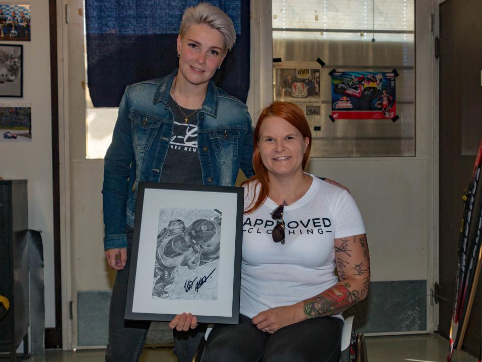 From left: Kirsi Kainulainen and Ulla Kulju and the drawing. Photo Antti-Jukka Tuomela.