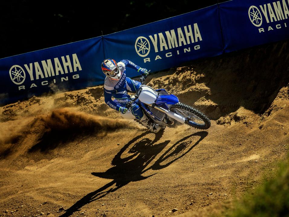 Yamaha YZ450F vuosimallia 2019.