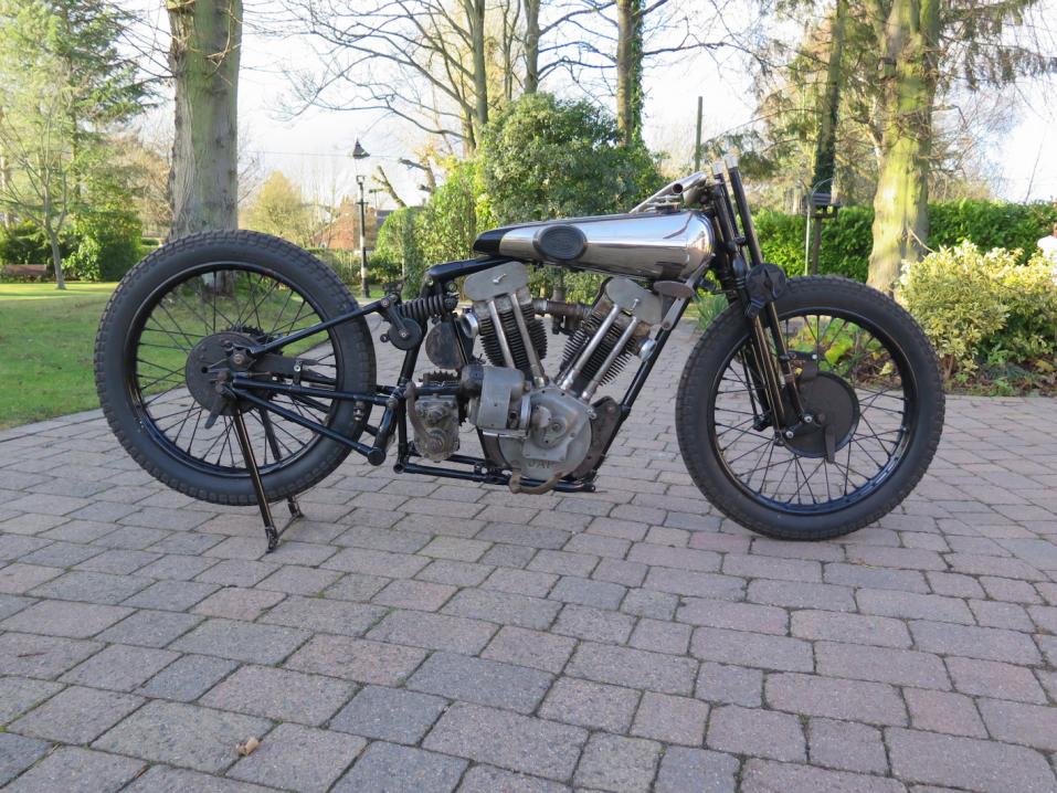 FP Dicksonille kuulunut, nyt maailmanennätyshintainen Brough Superior.