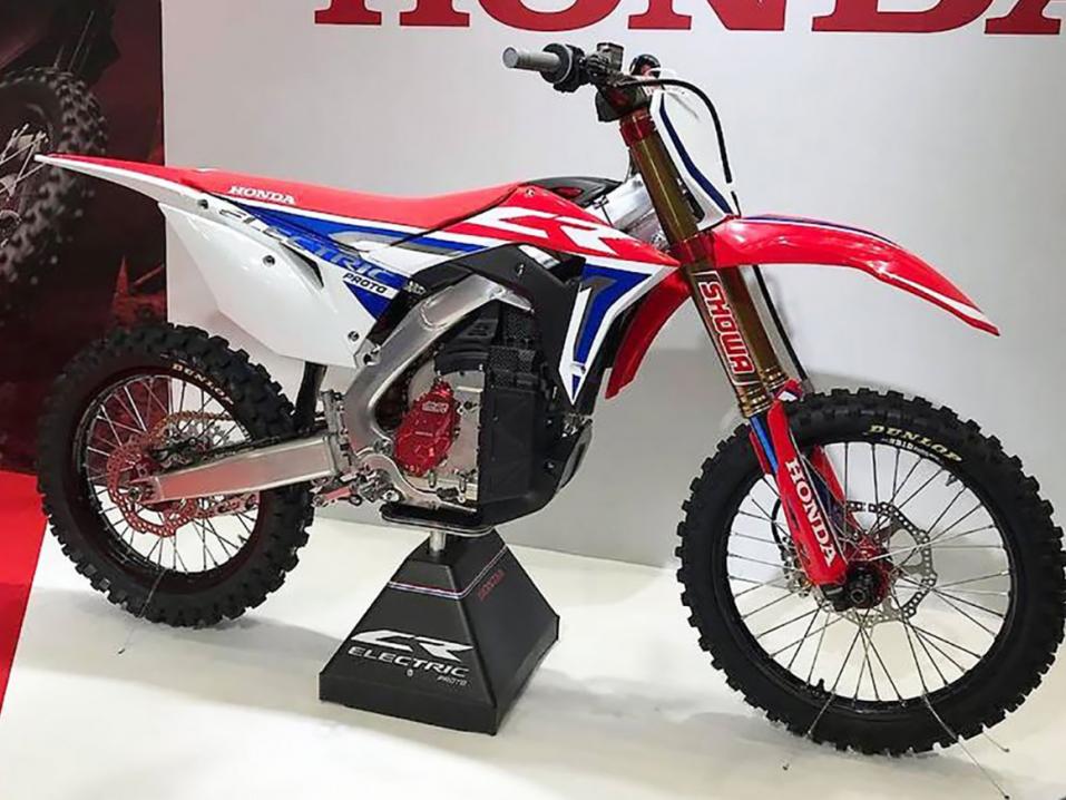 Honda esitteli perjantaina Tokiossa sähköisen motocross-pyörän prototyypin, CR Electricin.