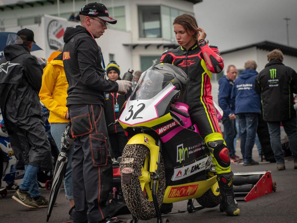 Jenny Ruokolainen kilpailee European Talent Cup -sarjassa: Kuva: Track Punk Racing.