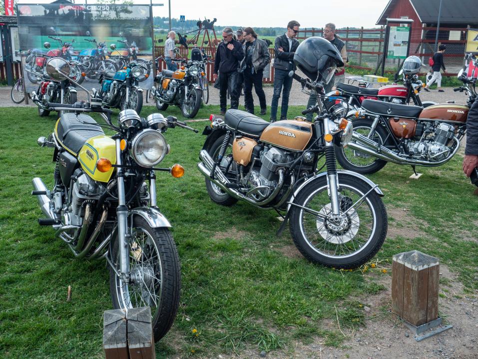 Haltialan kokoontumisen juhlakaluna oli 50-vuotias Honda CB750 'Tuutti'. Näytillä oli mallista useampia eri vuosikertojen versioita.