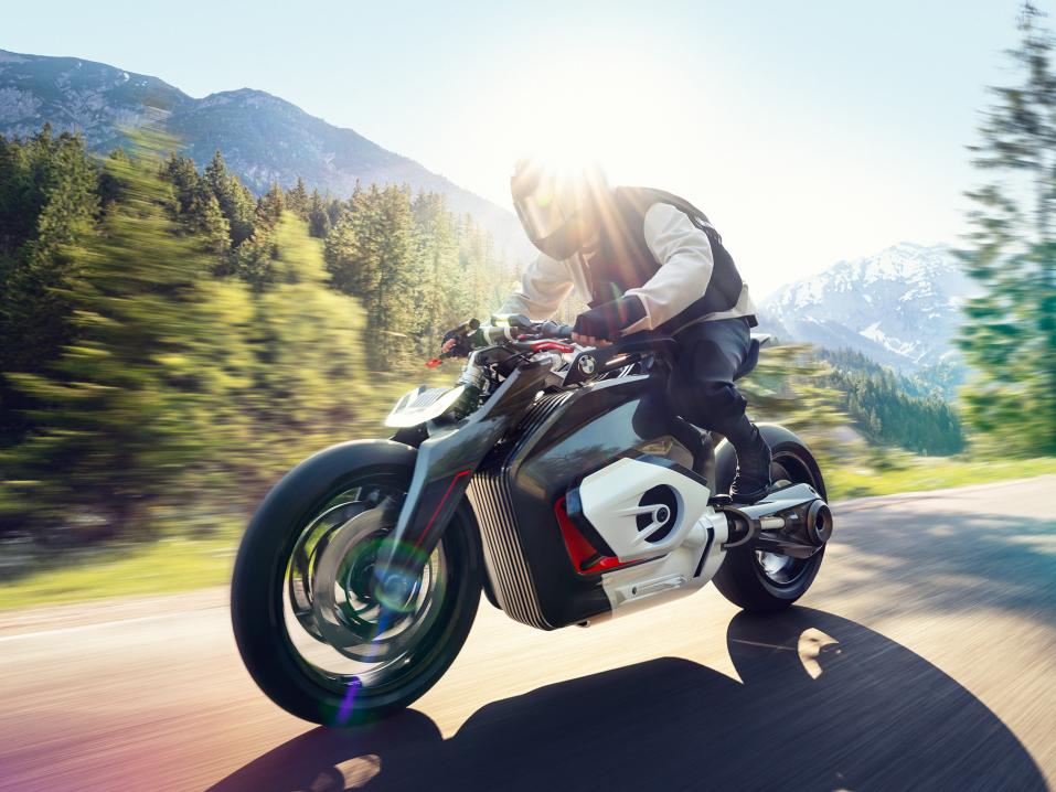 BMW Motorrad Vision DC Roadster -konsepti. Sähköinen 'bokserimoottorisen' Bemarin ilmentymä.