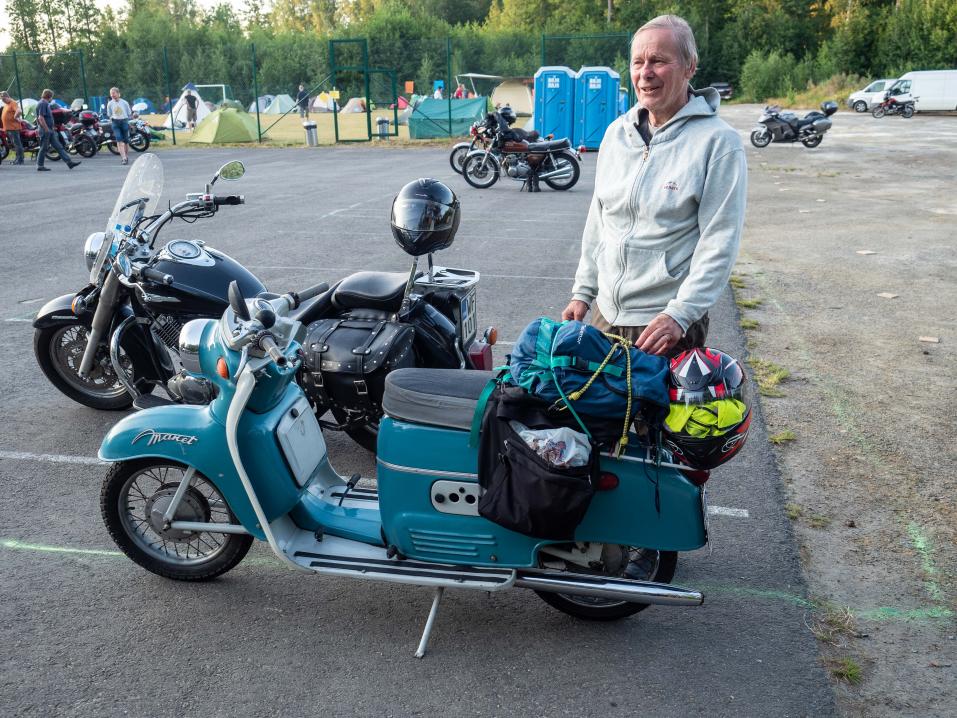 Veteraaniralli 2019: Tapio Kulmala ja hieno Jawa-skootteri.