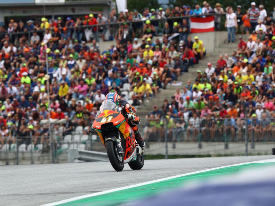 <p>Brad Binder ajoi Moto2-luokan voittoon viime viikonloppuna Red Bull Ringillä. Kuva: Red Bull KTM Ajo</p>