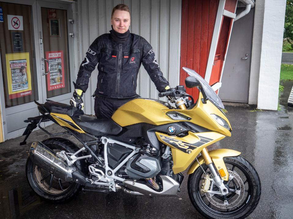 Tommi Lumiaho ja 2019 BMW R1250RS.