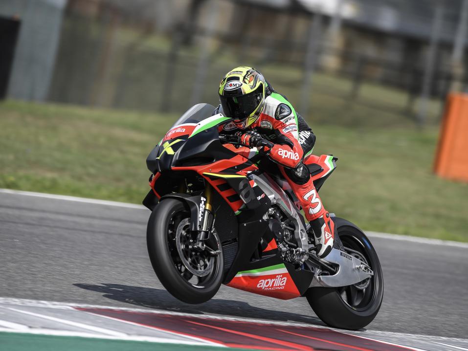 Radalla Max Biaggi ja Aprilia RSV4 X.