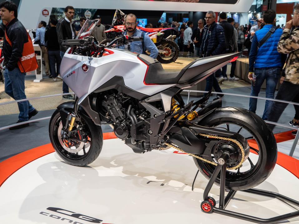 Hondan CB4X -konsepti Milanon EICMA-messuilla marraskuussa 2019.