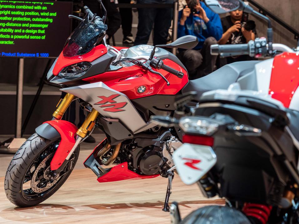 BMW:n uudet F 900 XR ja R olivat ensi kertaa nähtävillä Milanossa EICMA-messuilla marraskuun alussa.