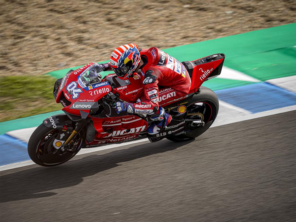 Andrea Dovizioso kuvattuna Ducatin 2019 MotoGP-pyörällä testeissä Jerezissä. Projekti 1708:n pitäisi olla susi lammasten vaatteissa, eli monilta osiltaan varsin lähellä tätä pyörää.